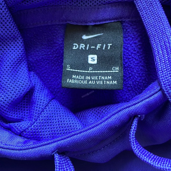 Nike Dri-Fit Size Swoosh Logo Small - Picture 2 of 9
